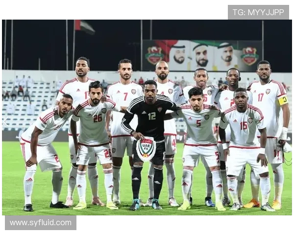 足球场上的璀璨星光瞬间展现球员们的激情与荣耀